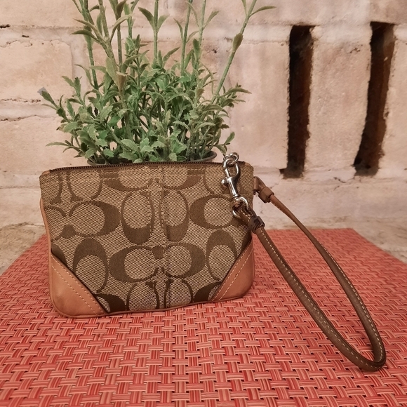 Coach Brown Jacquard‎ Signature C Wristlet Wallet - Picture 1 of 5